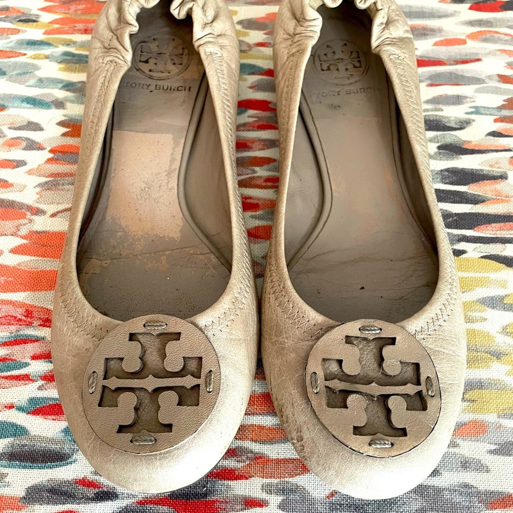 Cream colored Tory Burch Minnie flats